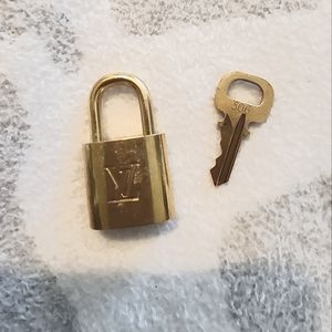 LV Lock & Key #306